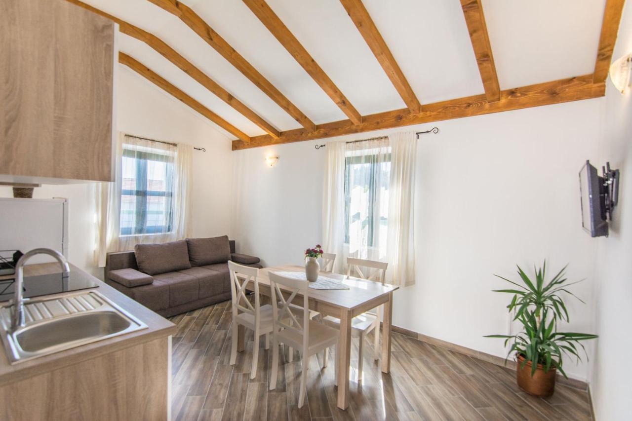 Tarragon Apartment